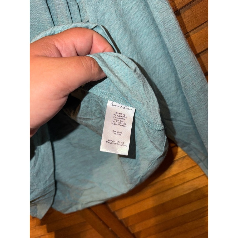 Travis Mathew Womens Long Sleeve Cropped Shirt. Womens Medium (NWOT) - Picture 3 of 4